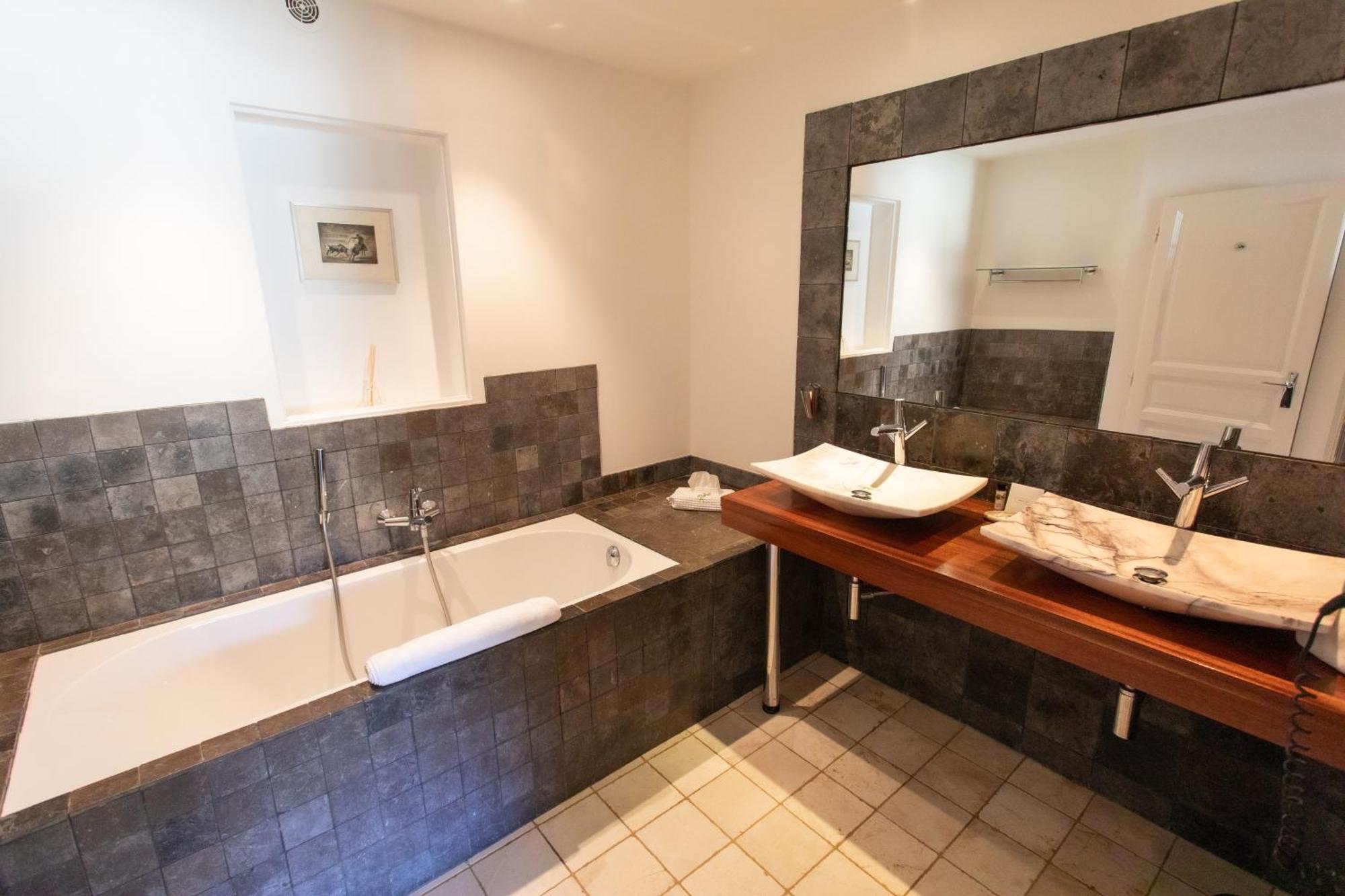 Hotel Le Verger Maelvi Grimaud Ruang foto