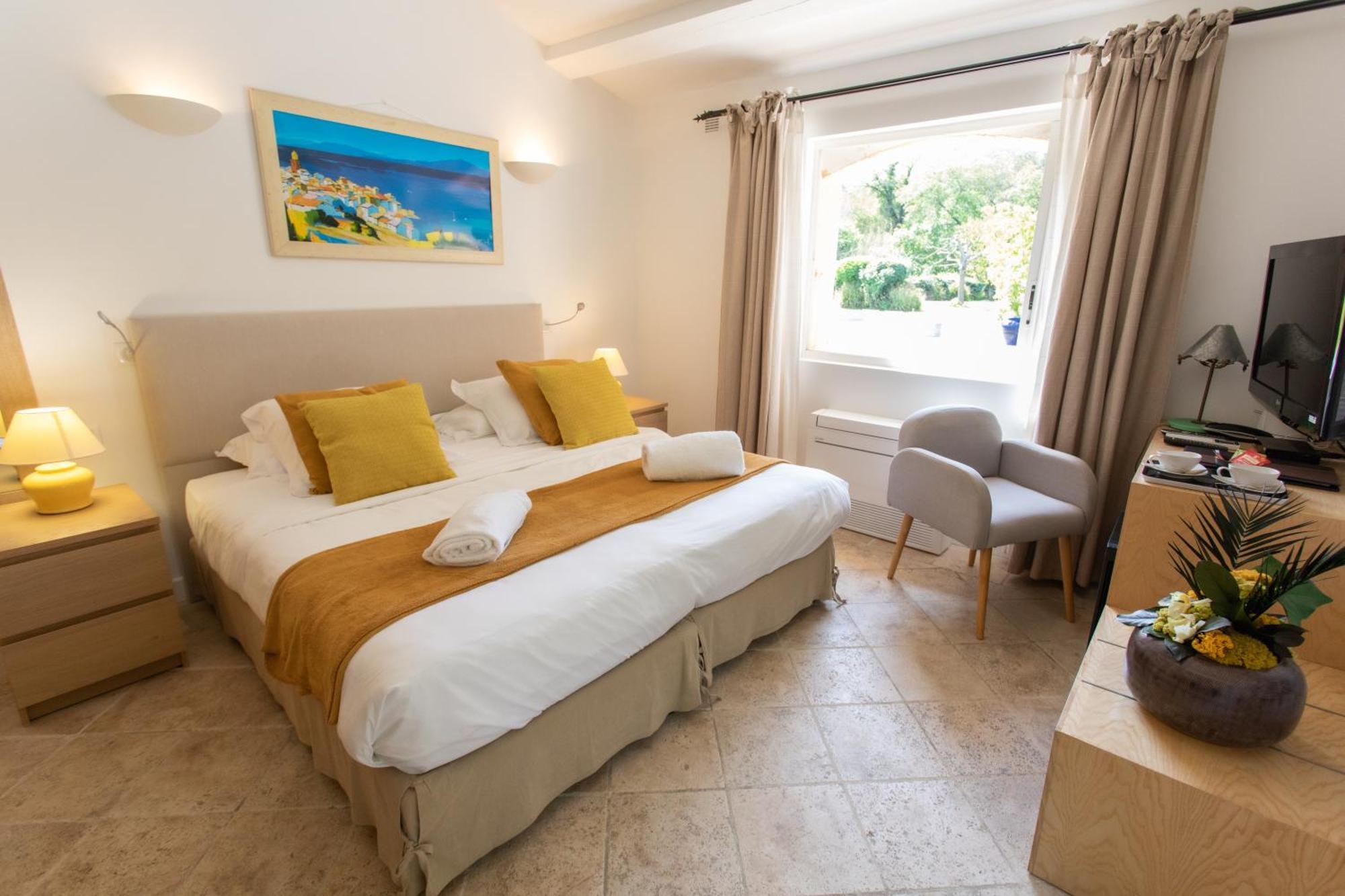 Hotel Le Verger Maelvi Grimaud Ruang foto