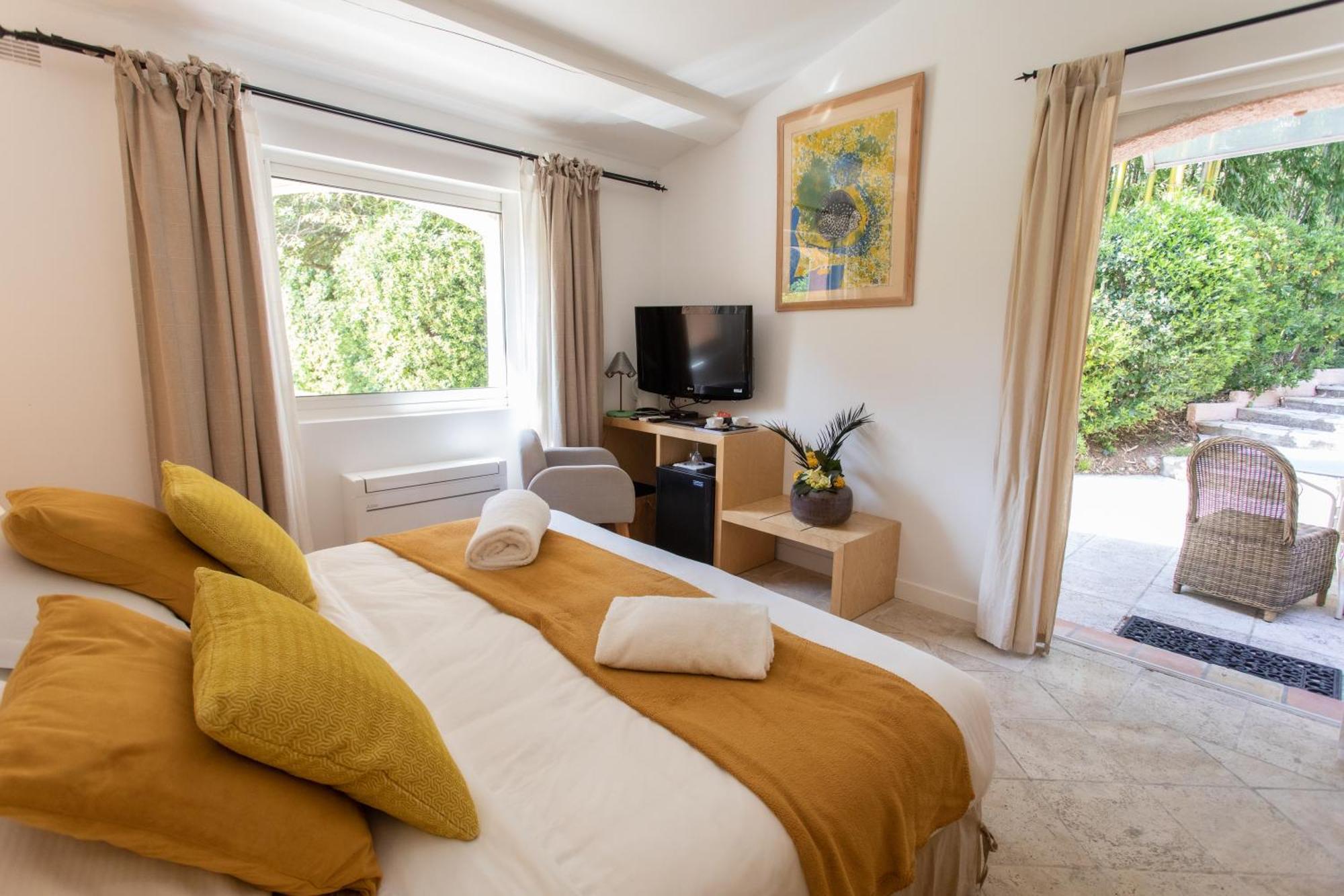 Hotel Le Verger Maelvi Grimaud Ruang foto