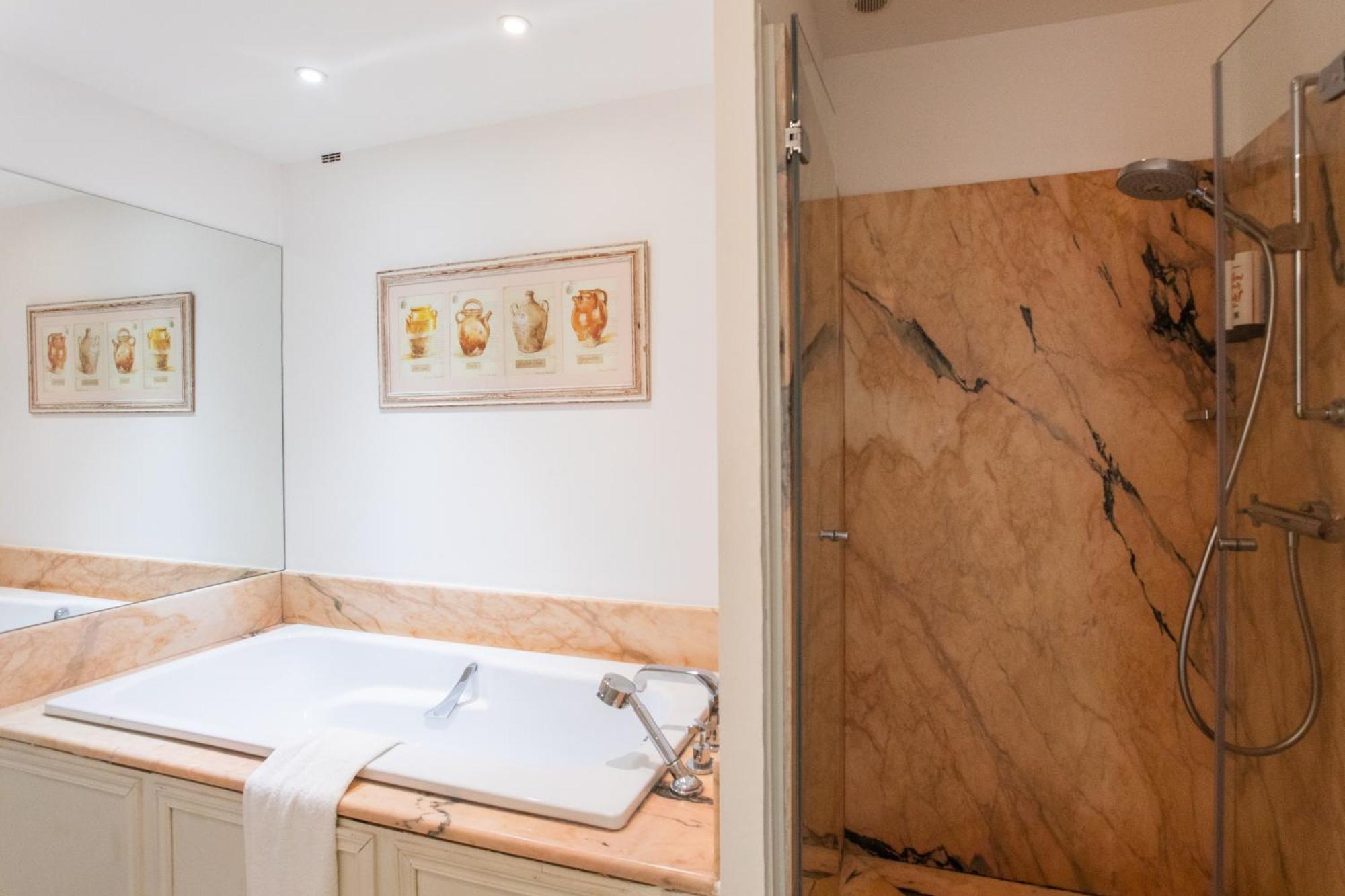 Hotel Le Verger Maelvi Grimaud Bagian luar foto